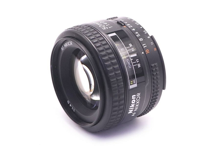 Объектив Nikon 50mm f/1.4D AF Nikkor в упаковке