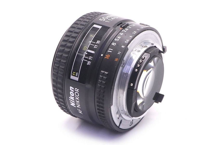 Объектив Nikon 50mm f/1.4D AF Nikkor в упаковке