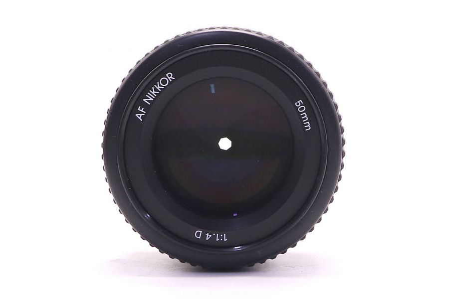 Объектив Nikon 50mm f/1.4D AF Nikkor в упаковке