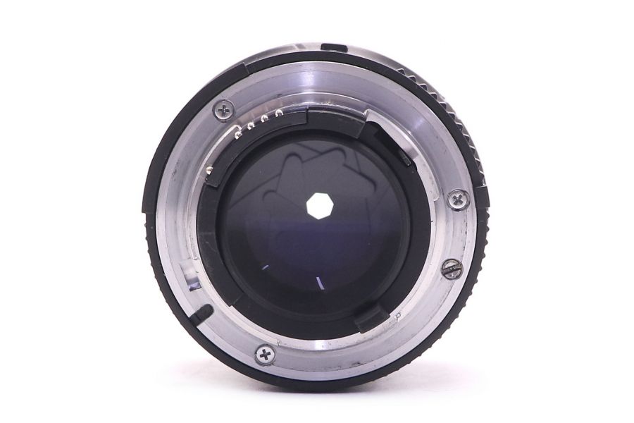 Объектив Nikon 50mm f/1.4D AF Nikkor в упаковке