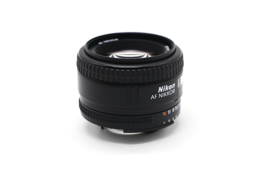 Nikon 50mm f/1.4D AF Nikkor в упаковке