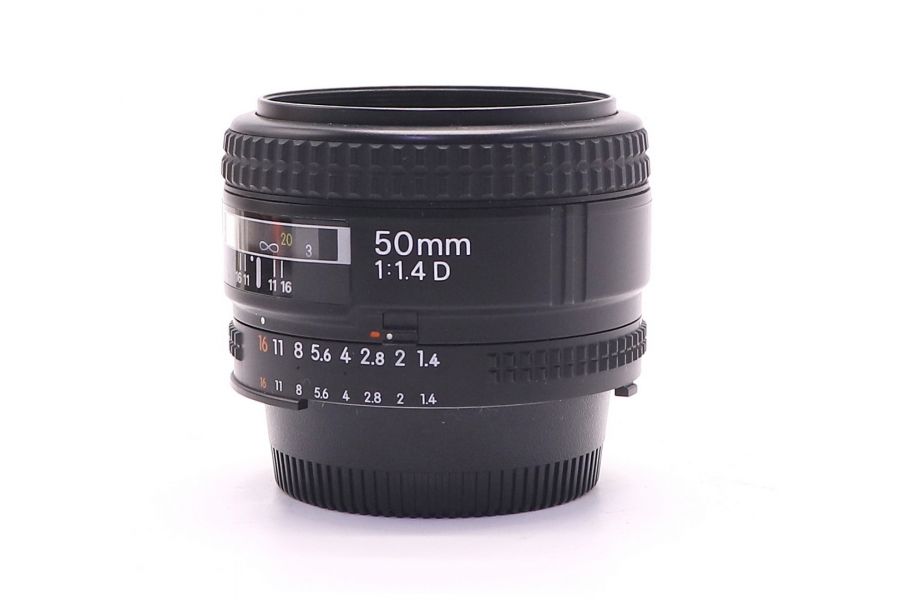 Объектив Nikon 50mm f/1.4D AF Nikkor в упаковке