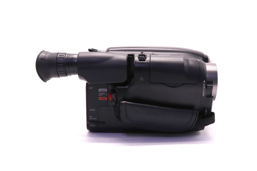 Видеокамера JVC GR-AX68 в упаковке