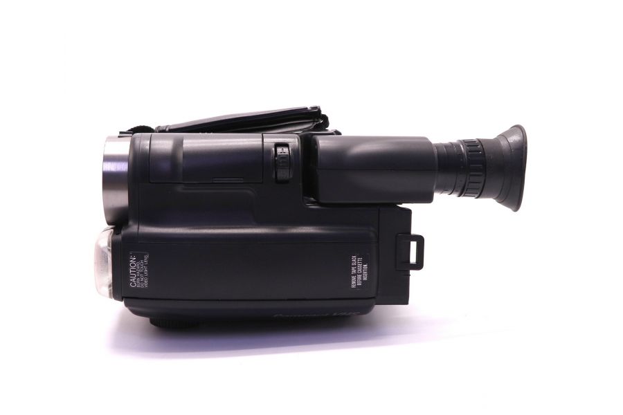 Видеокамера JVC GR-AX68 в упаковке