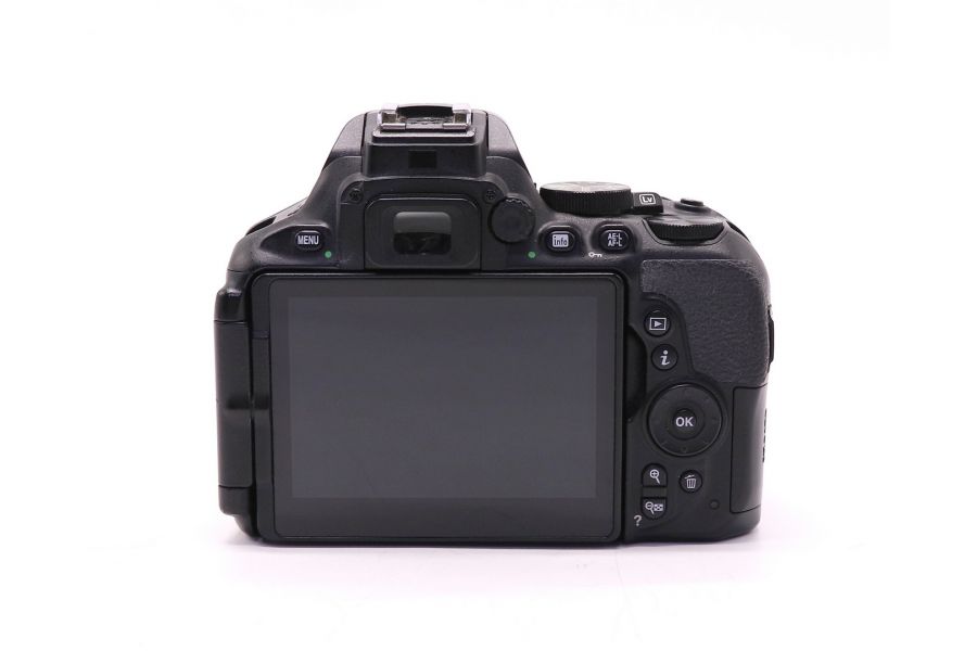 Nikon D5600 kit (пробег 15780 кадров)