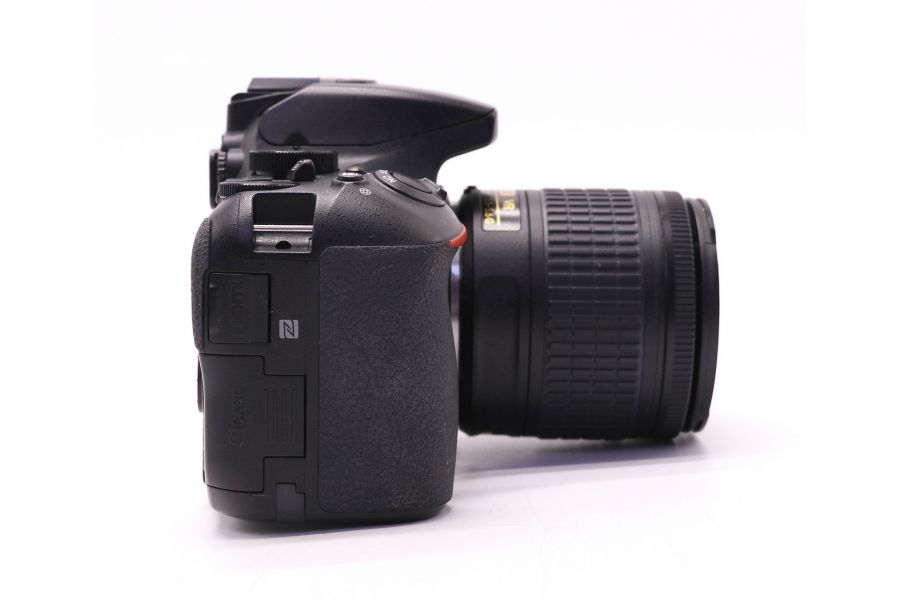 Nikon D5600 kit (пробег 15780 кадров)