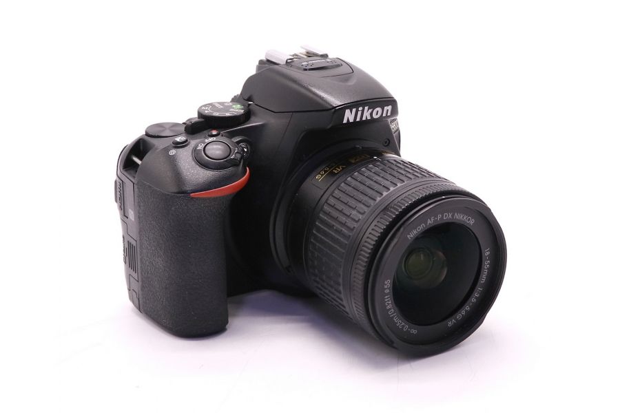 Nikon D5600 kit (пробег 15780 кадров)
