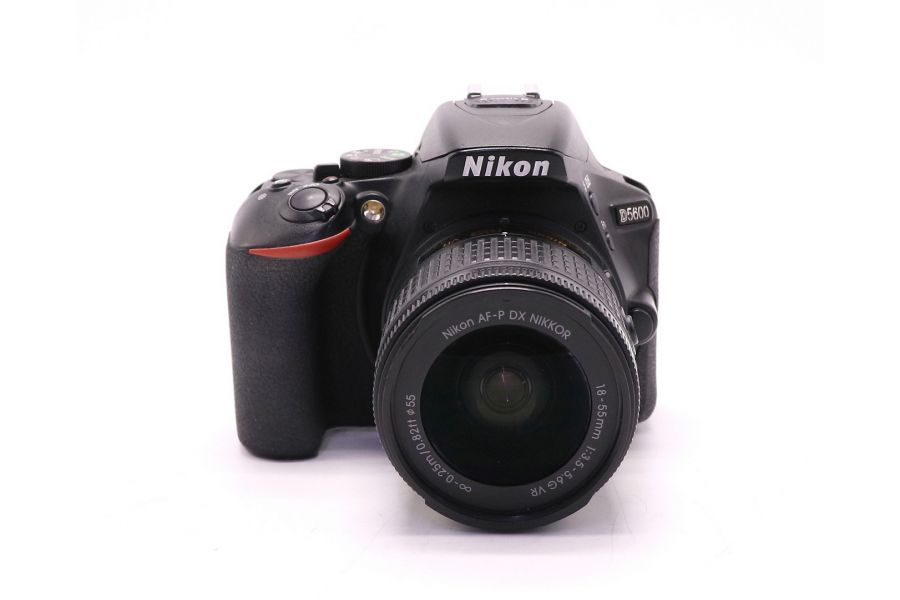 Nikon D5600 kit (пробег 15780 кадров)