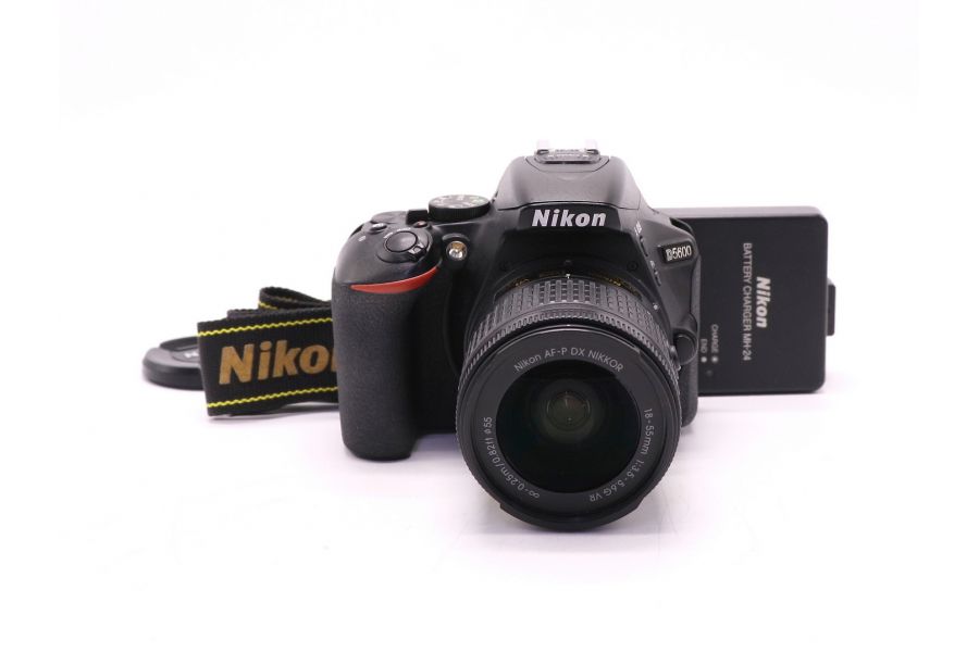 Nikon D5600 kit (пробег 15780 кадров)