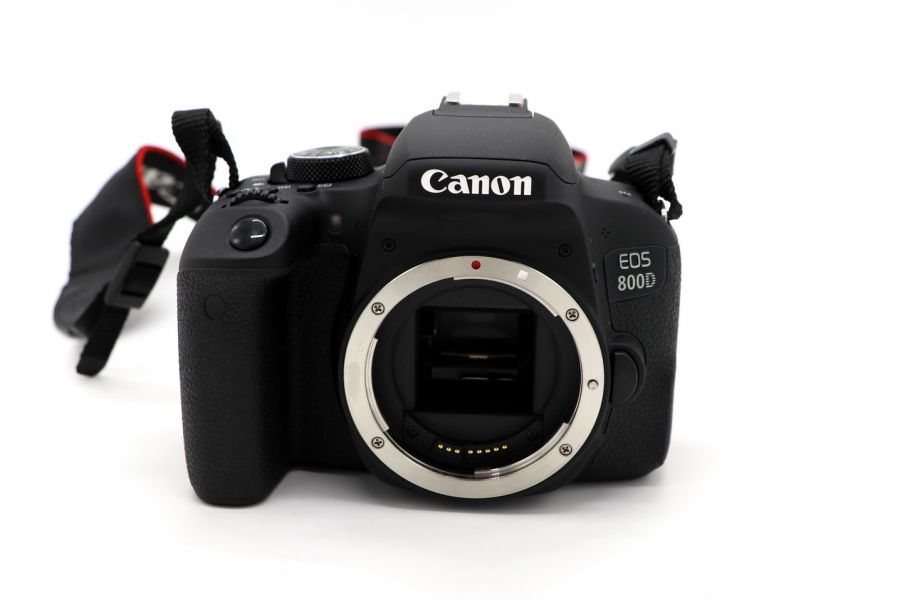 Canon EOS 800D body в упаковке (пробег 328 кадров)