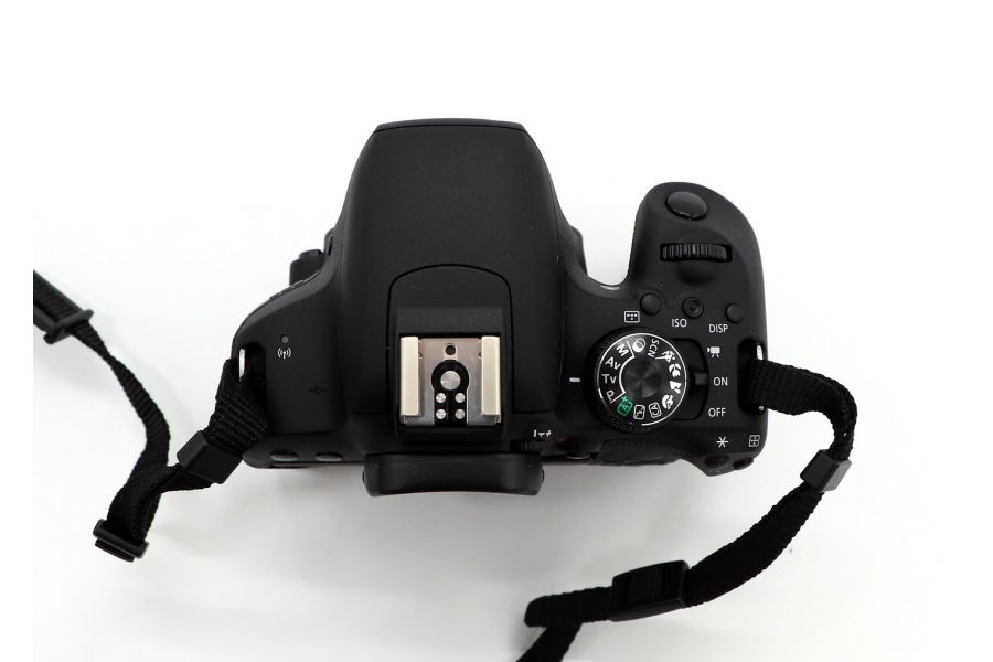 Canon EOS 800D body в упаковке (пробег 328 кадров)