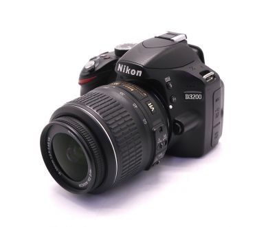 Nikon D3200 kit (пробег 9570 кадров)