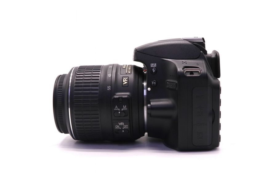 Nikon D3200 kit (пробег 9570 кадров)