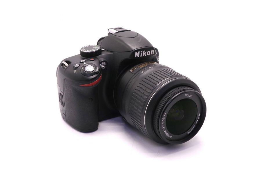 Nikon D3200 kit (пробег 9570 кадров)