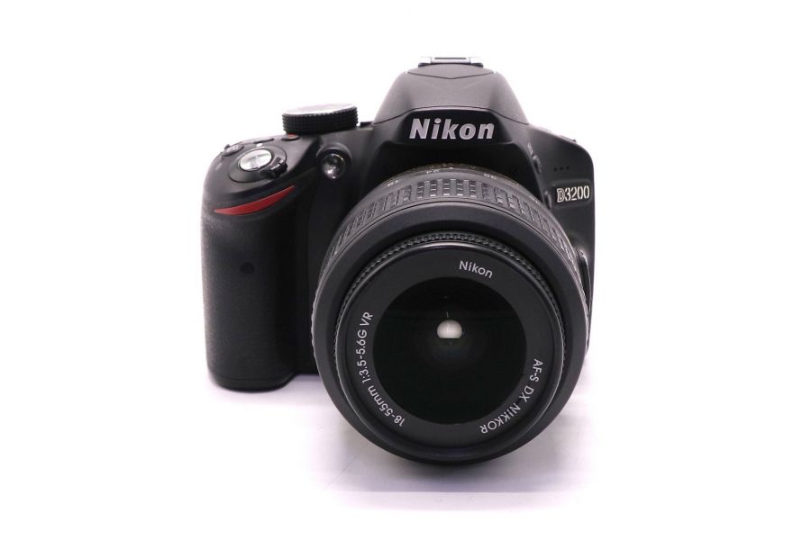 Nikon D3200 kit (пробег 9570 кадров)