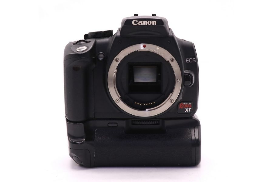 Canon EOS Rebel XT body + батарейная ручка Canon EOS 350D/400D
