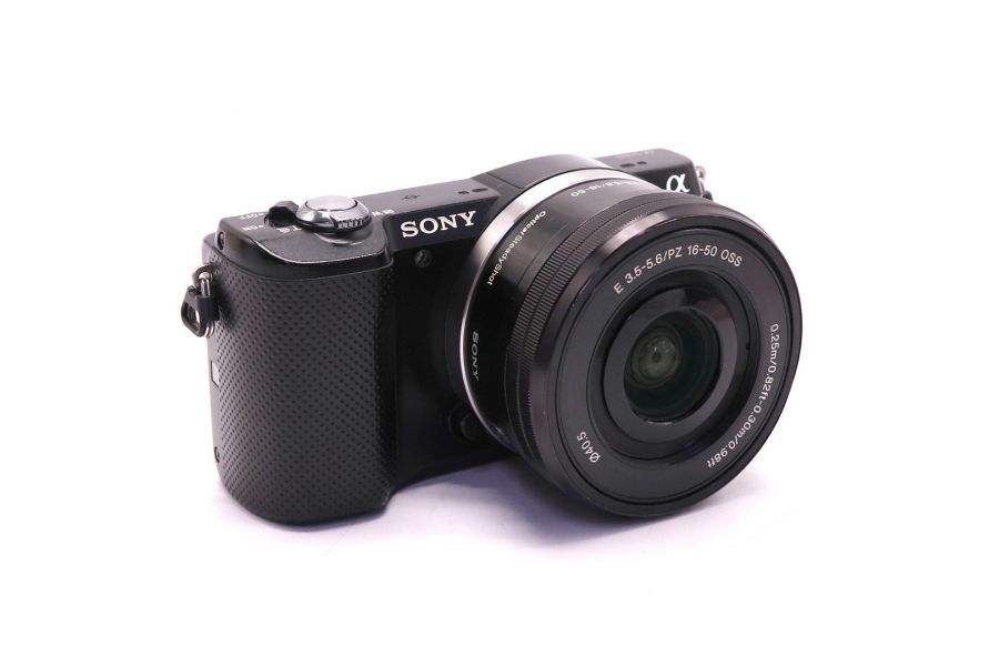 Sony a5000 kit в упаковке (пробег 9030 кадров)