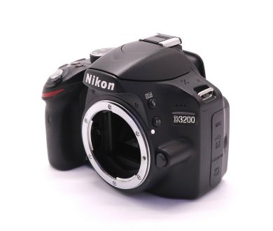 Nikon D3200 body (пробег 12950 кадров)