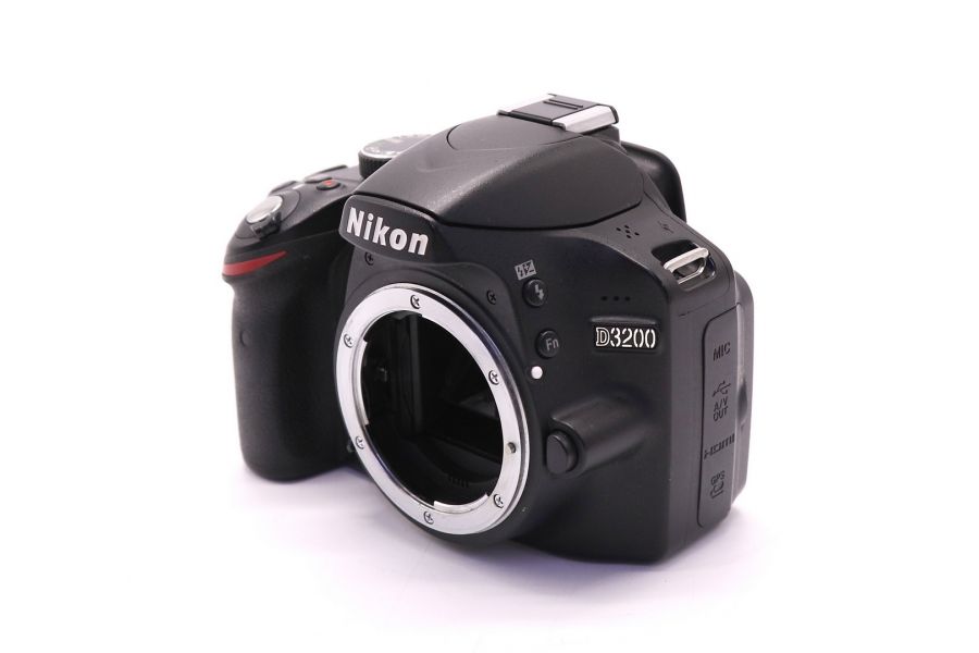 Nikon D3200 body (пробег 12950 кадров)