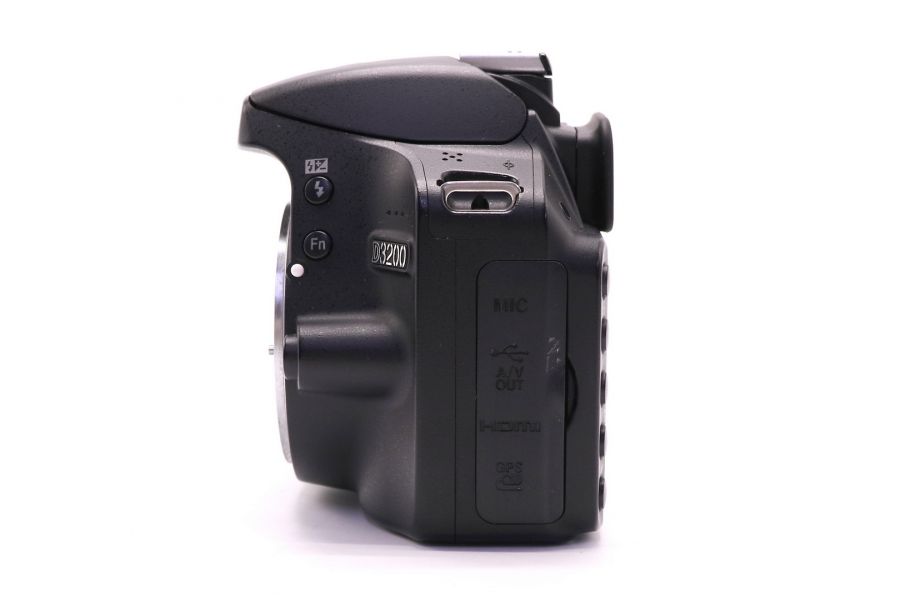 Nikon D3200 body (пробег 12950 кадров)