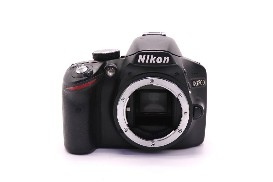 Nikon D3200 body (пробег 12950 кадров)