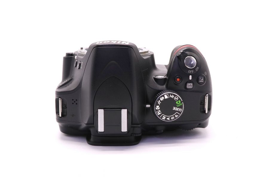 Nikon D3200 body (пробег 12950 кадров)