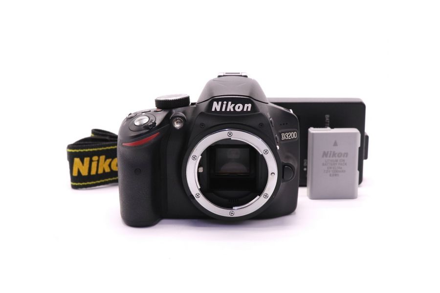 Nikon D3200 body (пробег 12950 кадров)