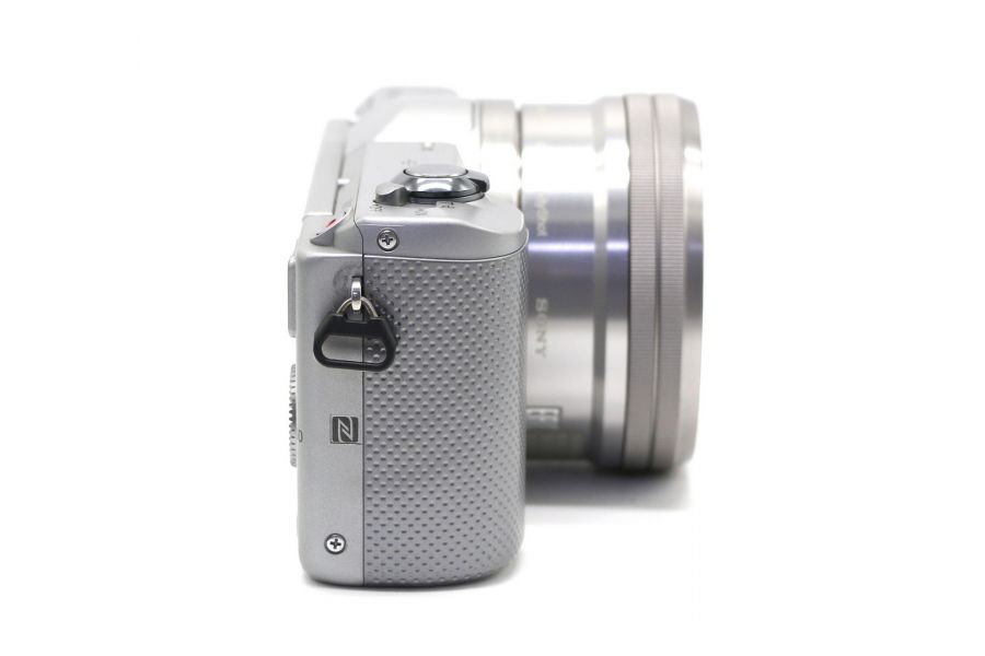 Sony A5000 silver kit (пробег 3700 кадров)