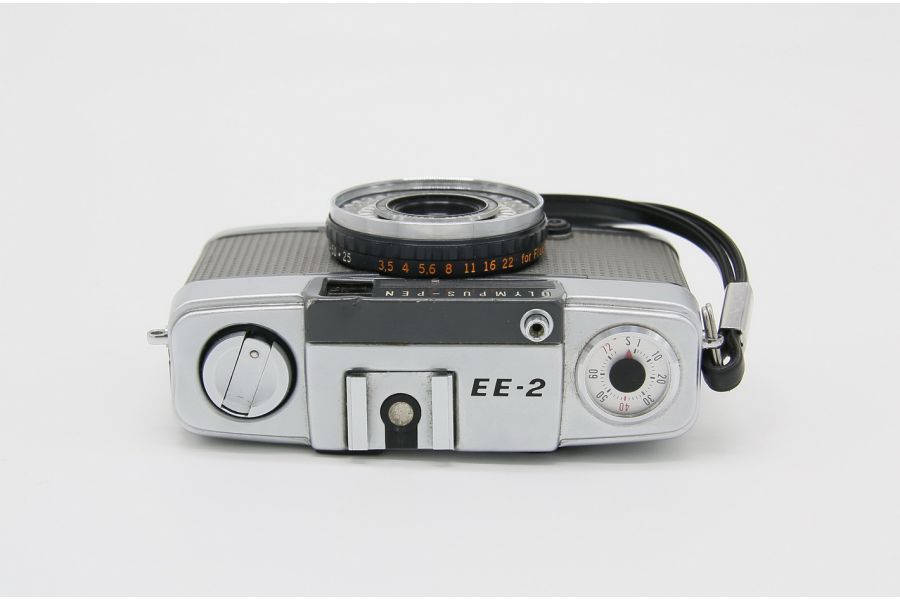 Фотокамера аналоговая Olympus-Pen EE-2 (Japan, 1972)