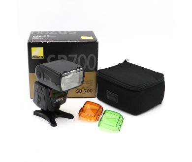 Фотовспышка Nikon Speedlight SB-700 в упаковке