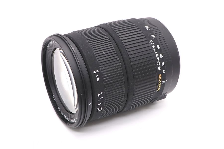 Sigma AF 18-200mm f/3.5-6.3 DC OS Canon EF-S в упаковке