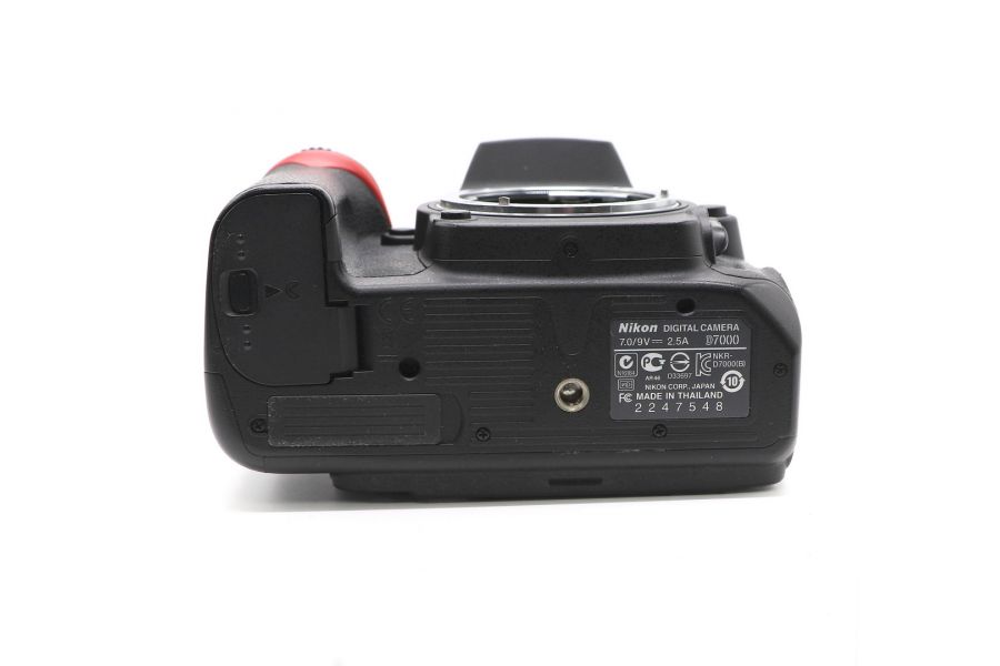 Nikon D7000 body в упаковке (пробег 6365 кадров)