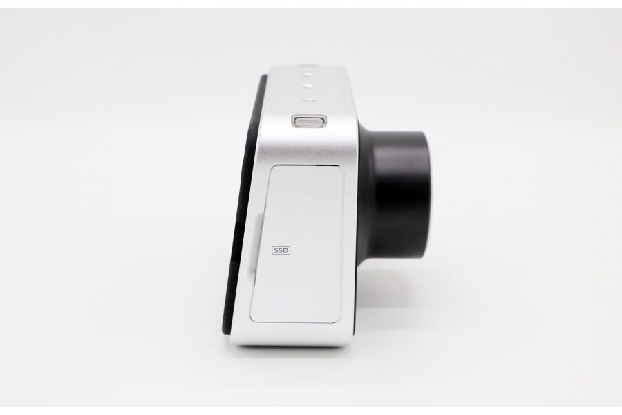 Blackmagic Cinema Camera 2.5K EF