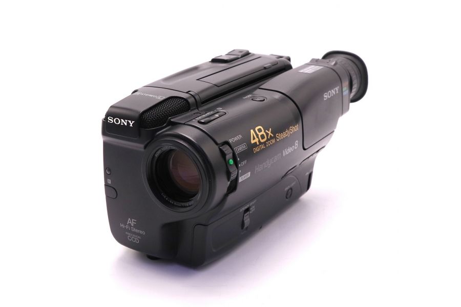 Видеокамера Sony CCD-TR570E