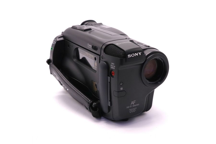 Видеокамера Sony CCD-TR570E