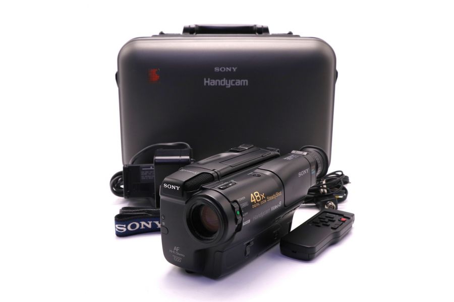 Видеокамера Sony CCD-TR570E