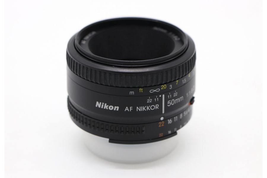 Nikon 50mm f/1.8D AF Nikkor в упаковке