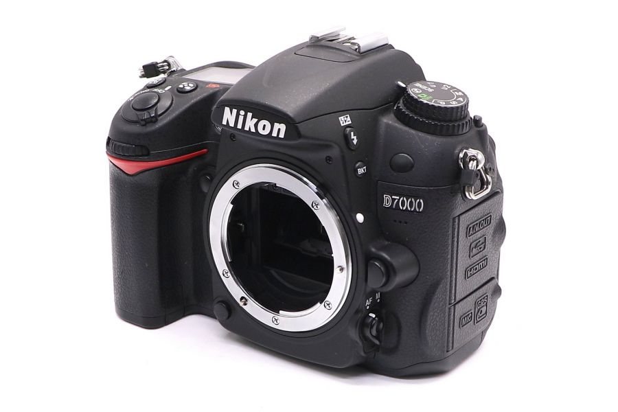 Nikon D7000 body в упаковке (пробег 4685 кадров)