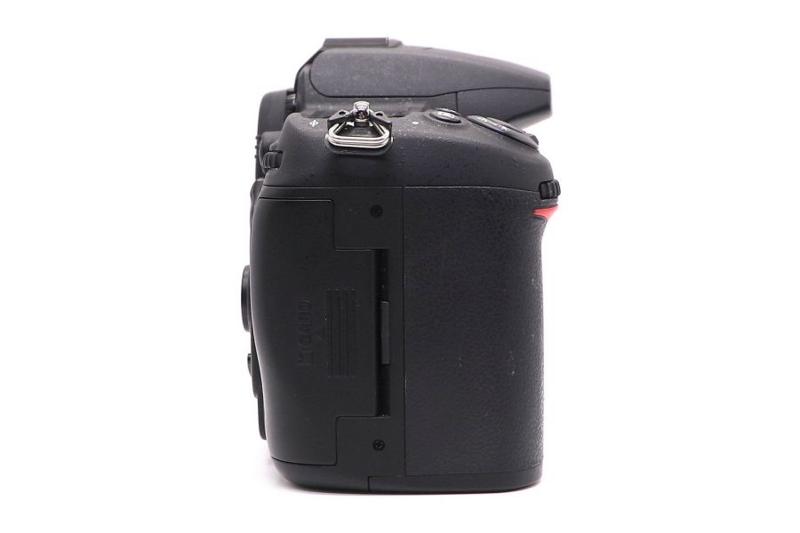 Nikon D7000 body в упаковке (пробег 4685 кадров)