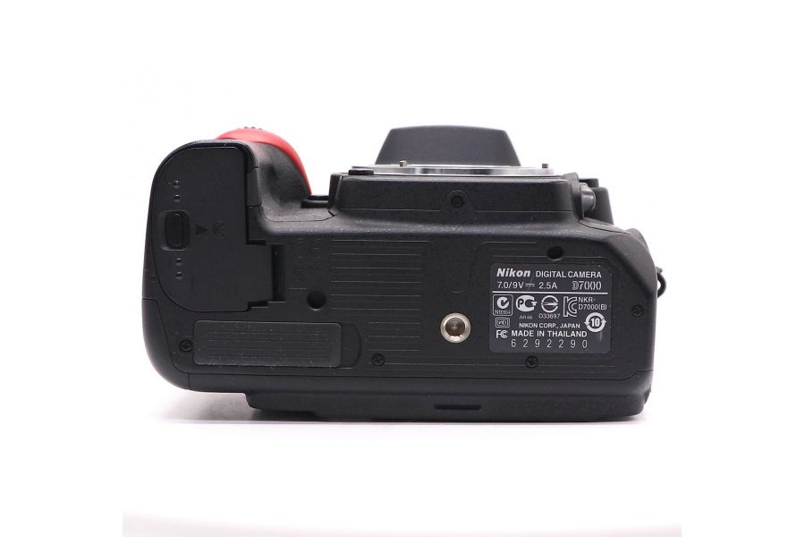 Nikon D7000 body в упаковке (пробег 4685 кадров)