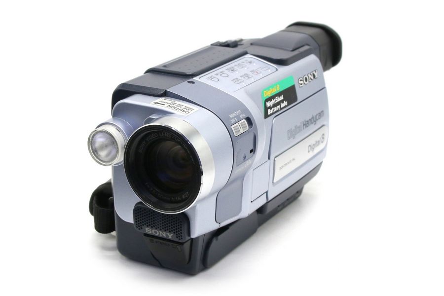 Видеокамера Sony DCR-TRV147E