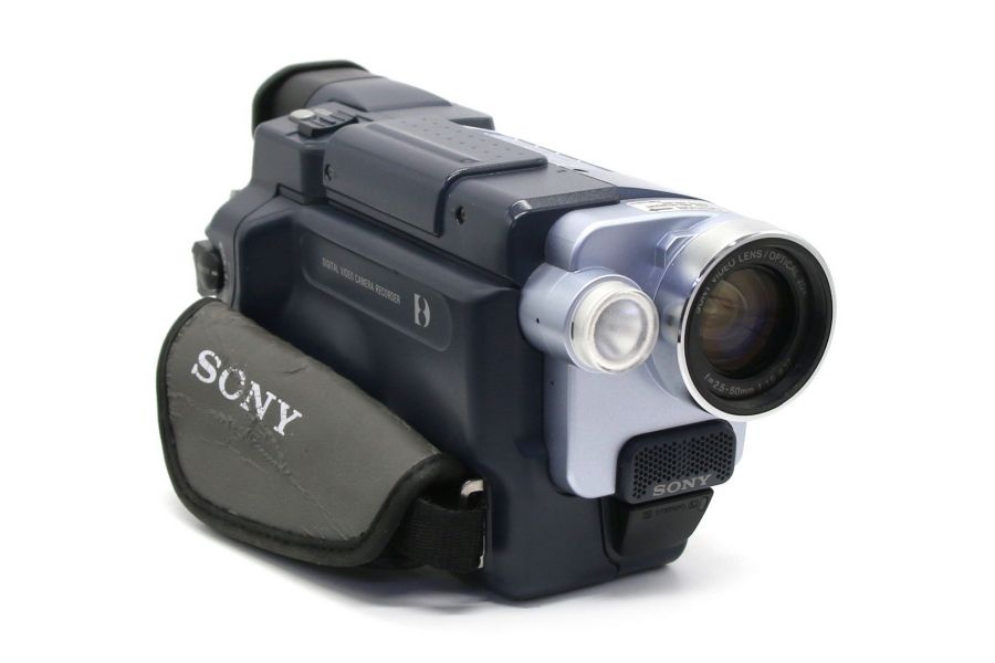 Видеокамера Sony DCR-TRV147E