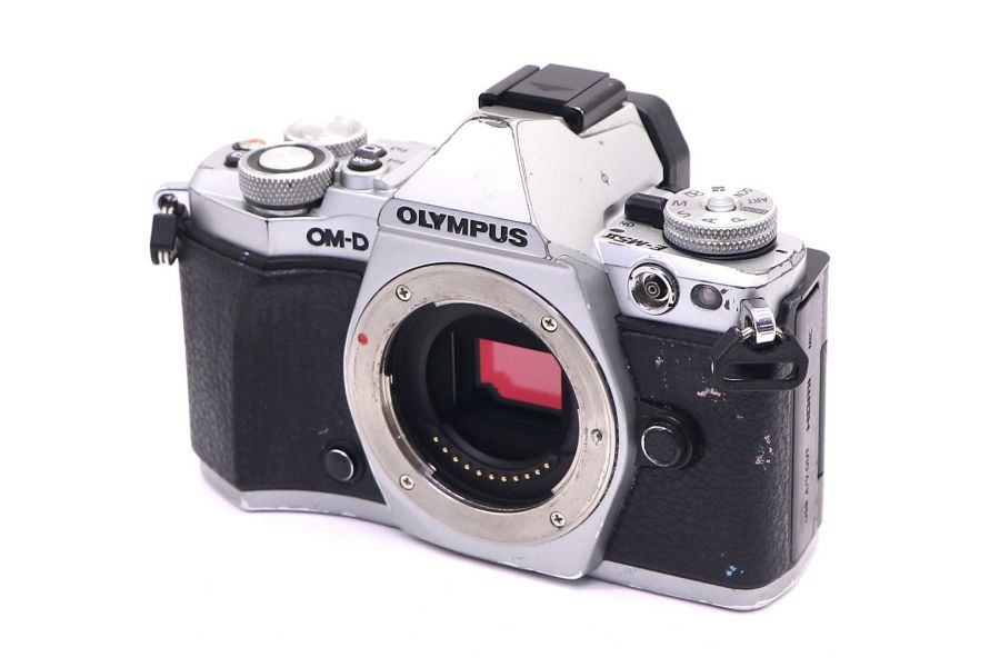Olympus OM-D E-M5 II body (пробег 81700 кадров)