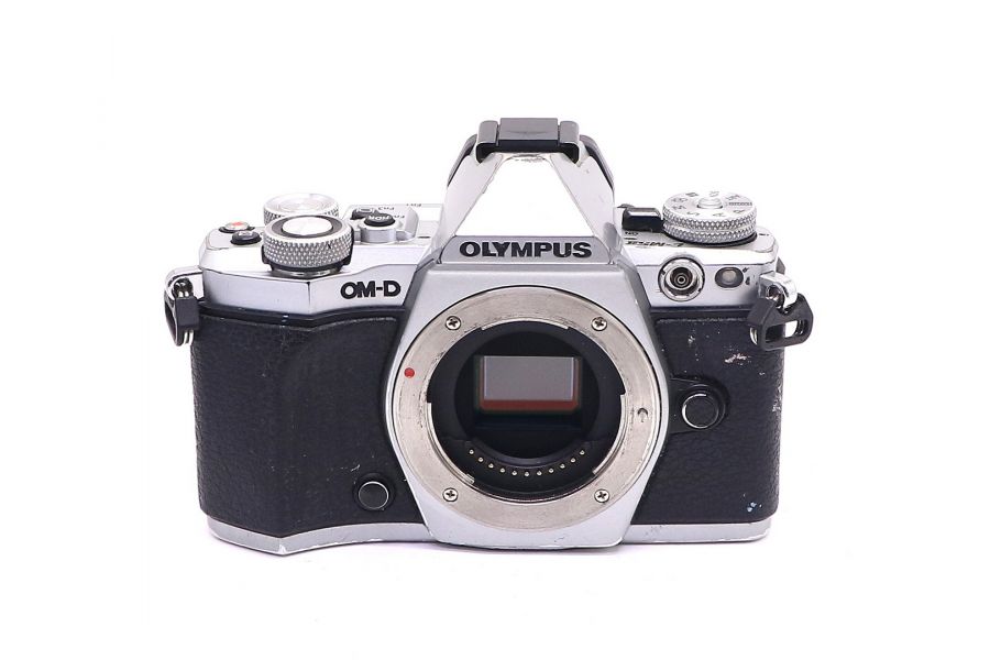 Olympus OM-D E-M5 II body (пробег 81700 кадров)