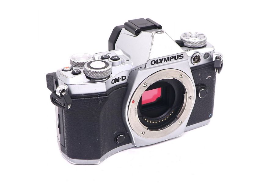 Olympus OM-D E-M5 II body (пробег 81700 кадров)