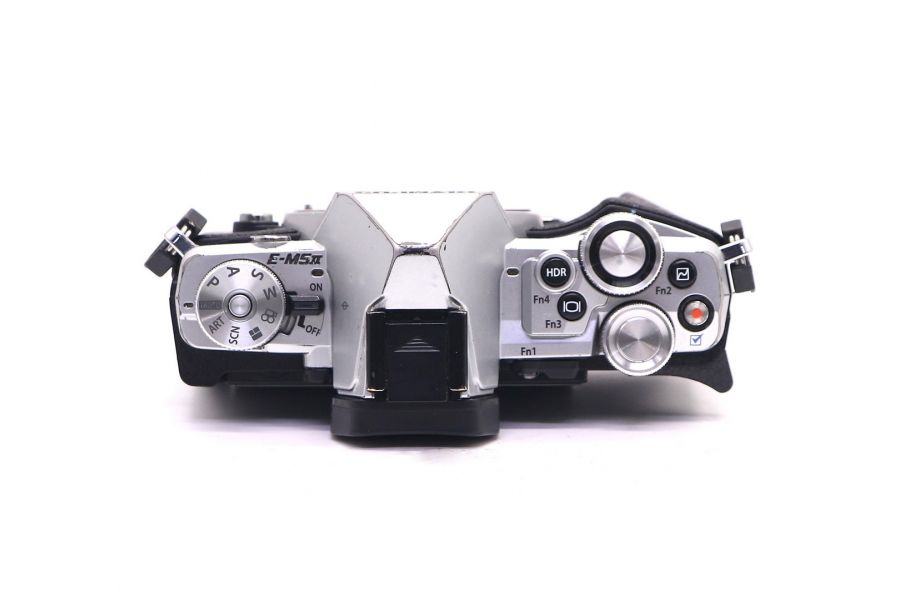 Olympus OM-D E-M5 II body (пробег 81700 кадров)