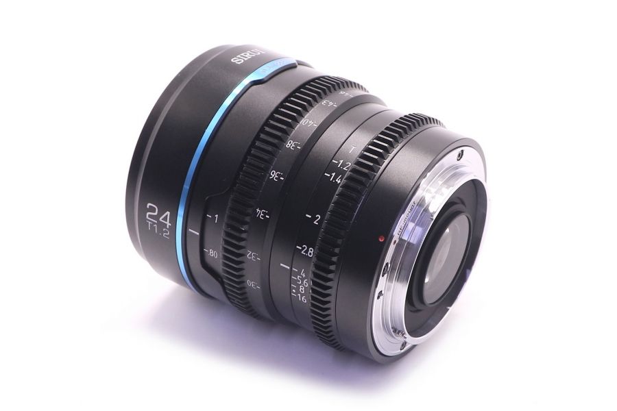 Sirui Nightwalker 24mm T1.2 S35 в упаковке