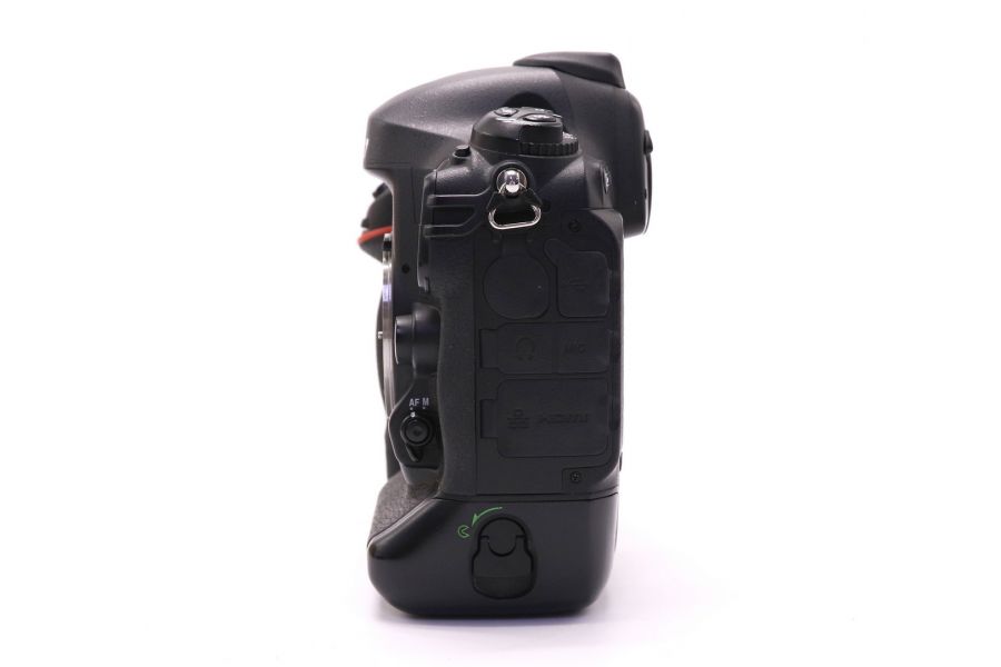 Nikon D4 body в упаковке (пробег 147000 кадров)