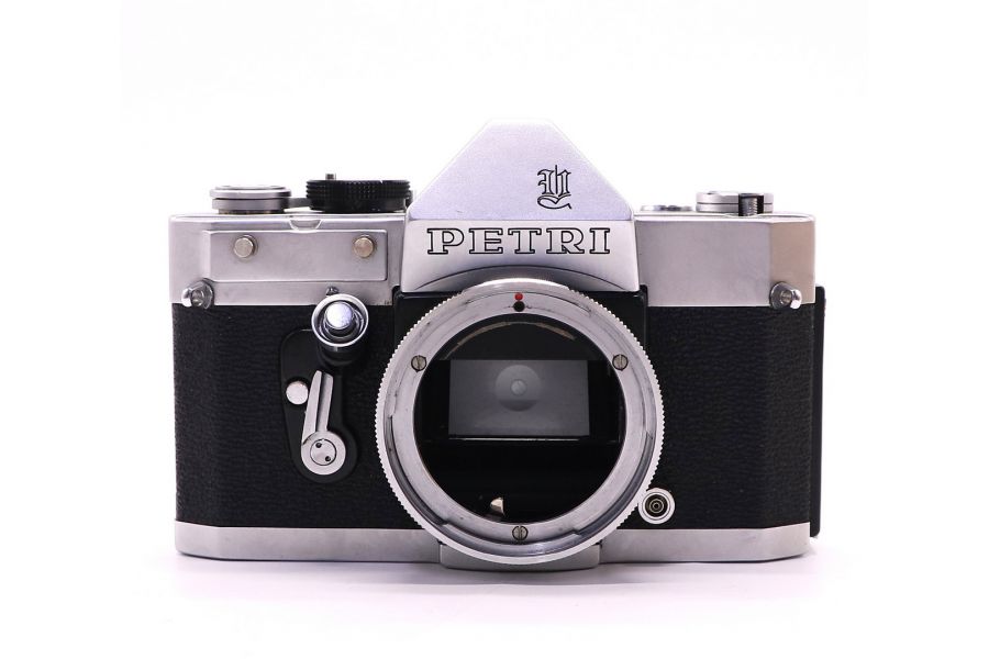 Petri Penta V6 body (Japan, 1965)