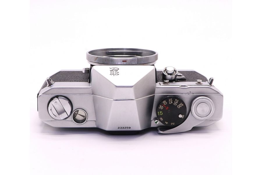 Petri Penta V6 body (Japan, 1965)